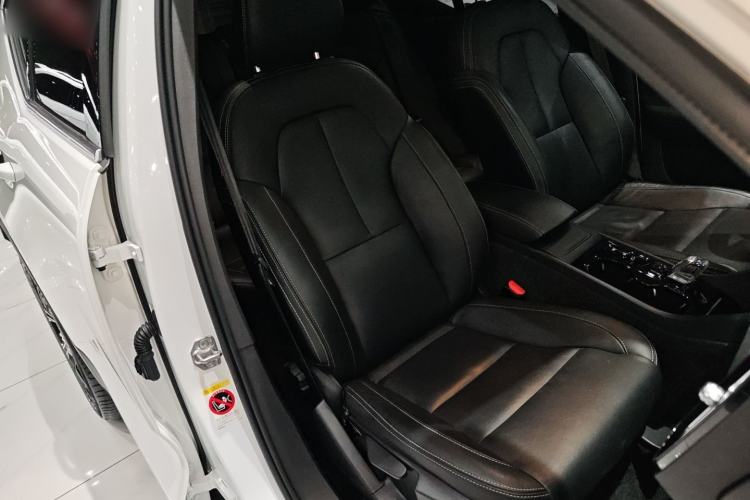 Used Volvo XC40 2022 T4 Four-Wheel Drive Smart & Luxurious Edition Right Front Seat