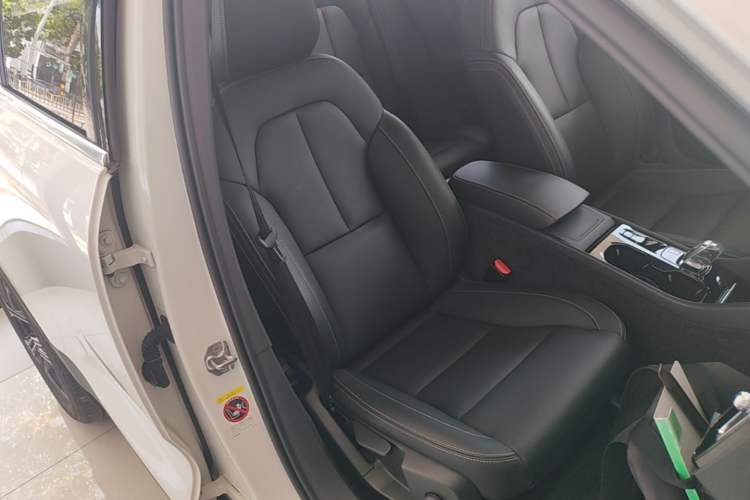Used Volvo XC40 2022 T4 Four-Wheel Drive Smart & Luxurious Edition Right Front Seat