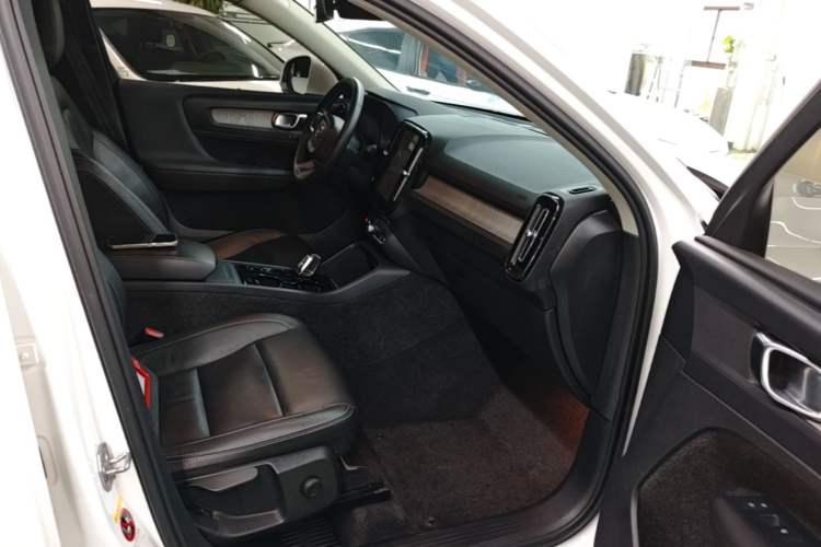 Used Volvo XC40 2022 T4 Four-Wheel Drive Smart & Luxurious Edition Right Front Seat