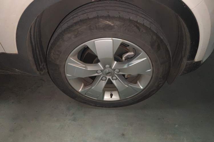 Used Volvo XC40 2022 T4 Four-Wheel Drive Smart & Stylish Edition Right Front Wheel Hub