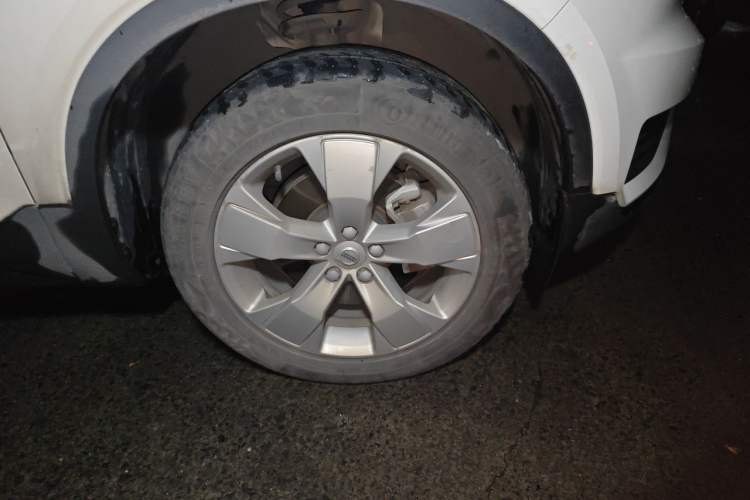 Used Volvo XC40 2022 T4 Four-Wheel Drive Smart & Stylish Edition Right Front Wheel Hub