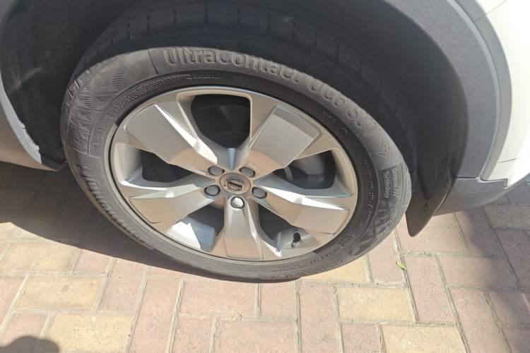 Used Volvo XC40 2022 T4 Four-Wheel Drive Smart & Stylish Edition Right Front Wheel Hub