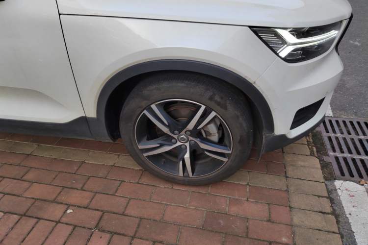 Used Volvo XC40 2022 T4 Four-Wheel Drive Smart & Dynamic Sport Edition Right Front Wheel Hub