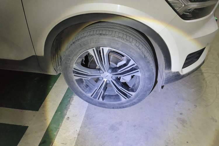 Used Volvo XC40 2022 T4 Four-Wheel Drive Smart & Luxurious Edition Right Front Wheel Hub