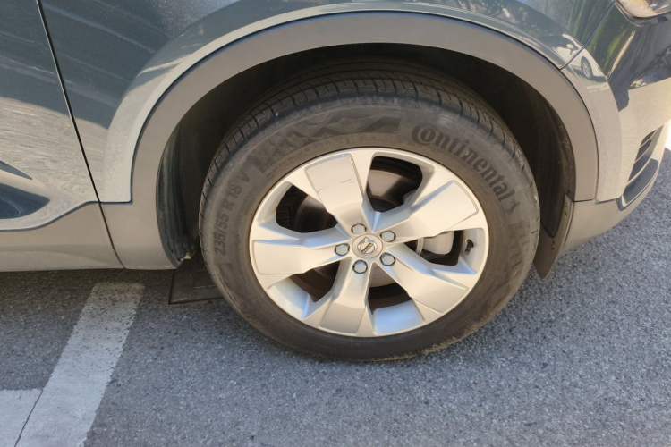 Used Volvo XC40 2022 T4 Four-Wheel Drive Smart & Stylish Edition Right Front Wheel Hub
