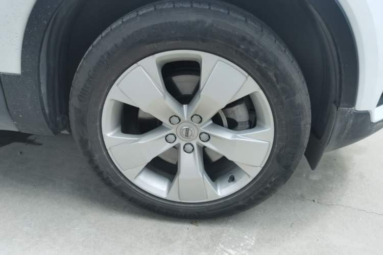 Used Volvo XC40 2022 T4 Four-Wheel Drive Smart & Stylish Edition Right Front Wheel Hub