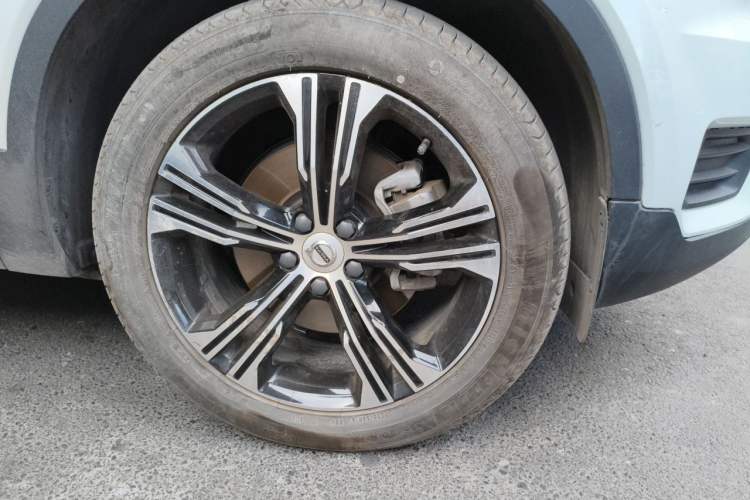 Used Volvo XC40 2022 T4 Four-Wheel Drive Smart & Luxurious Edition Right Front Wheel Hub