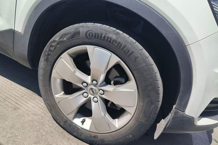 Used Volvo XC40 2022 T4 Four-Wheel Drive Smart & Stylish Edition Right Front Wheel Hub