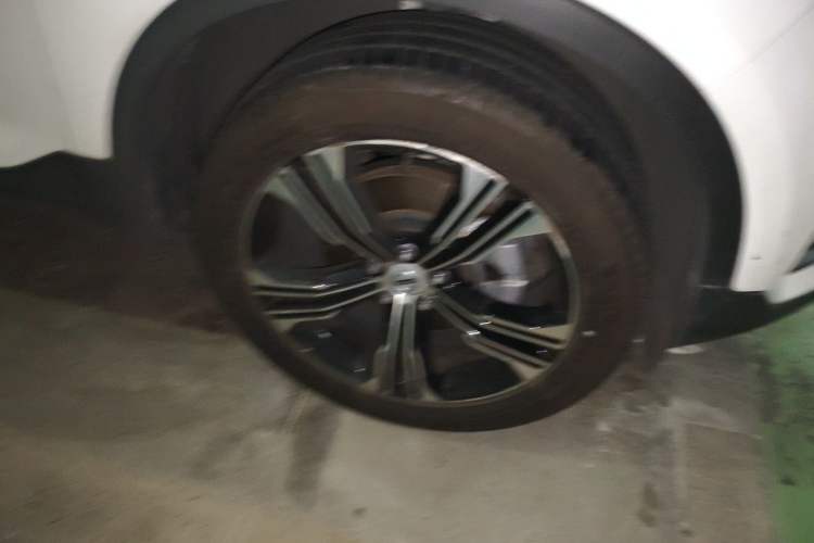 Used Volvo XC40 2022 T4 Four-Wheel Drive Smart & Luxurious Edition Right Front Wheel Hub