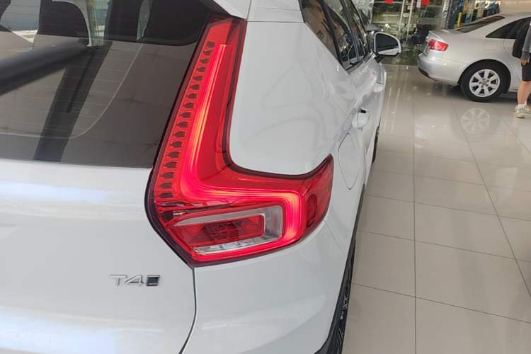 Used Volvo XC40 2022 T4 Four-Wheel Drive Smart & Luxurious Edition Right Rear Taillight