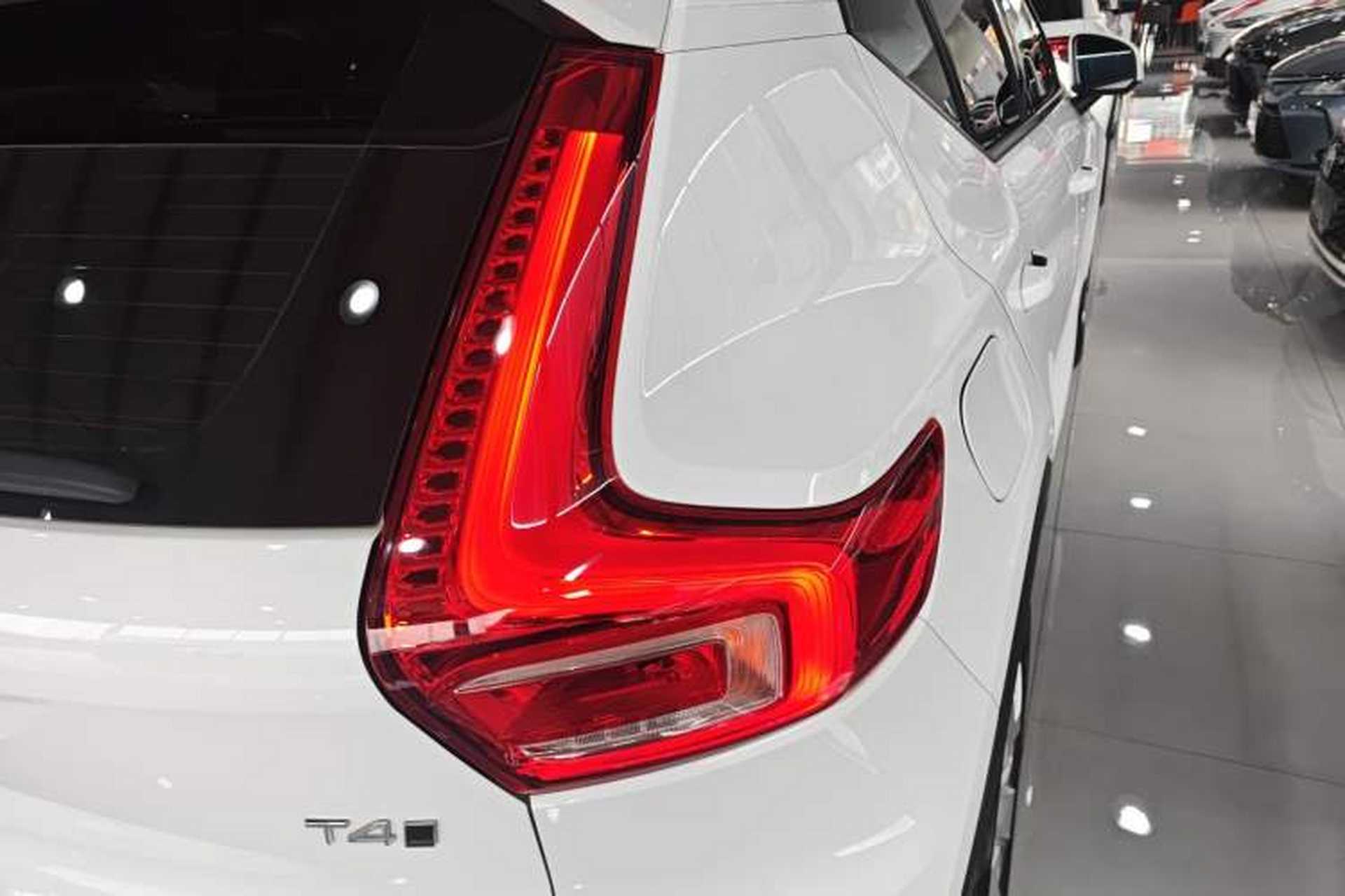 Used Volvo XC40 2022 T4 Four-Wheel Drive Smart & Stylish Edition Right Rear Taillight