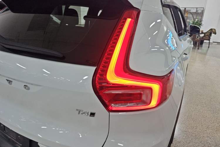 Used Volvo XC40 2022 T4 Four-Wheel Drive Smart & Stylish Edition Right Rear Taillight