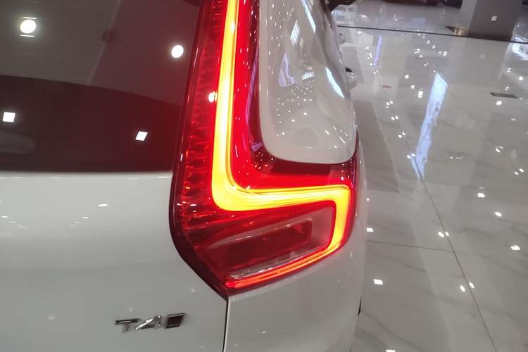 Used Volvo XC40 2022 T4 Four-Wheel Drive Smart & Stylish Edition Right Rear Taillight