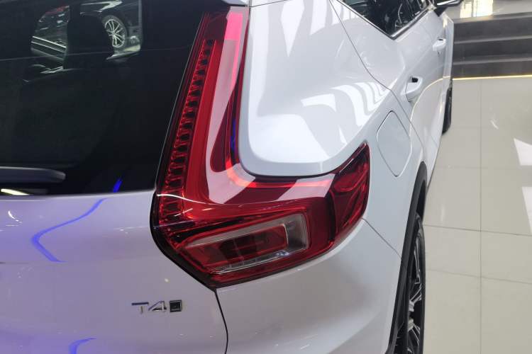 Used Volvo XC40 2022 T4 Four-Wheel Drive Smart & Luxurious Edition Right Rear Taillight