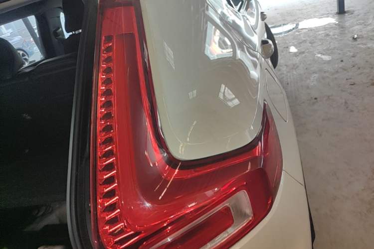 Used Volvo XC40 2022 T4 Four-Wheel Drive Smart & Luxurious Edition Right Rear Taillight