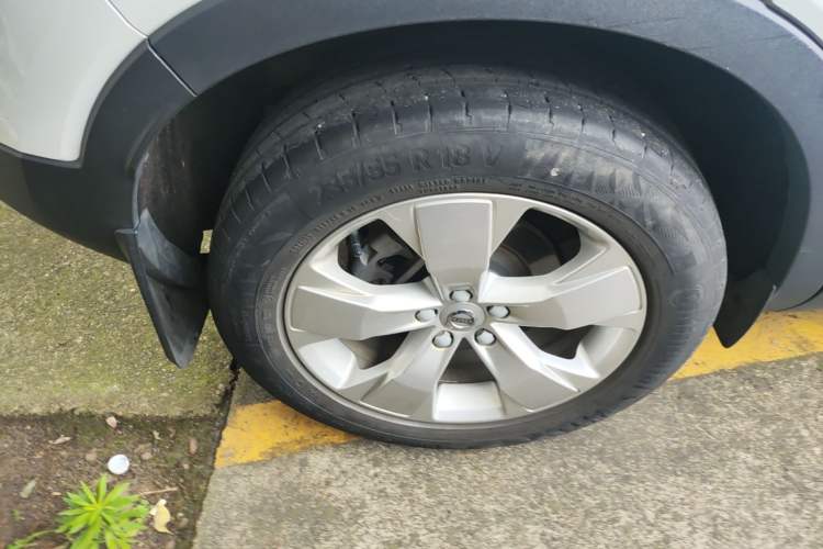 Used Volvo XC40 2022 T4 Four-Wheel Drive Smart & Stylish Edition Right Rear Wheel Hub