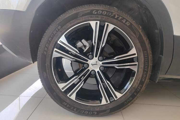 Used Volvo XC40 2022 T4 Four-Wheel Drive Smart & Luxurious Edition Right Rear Wheel Hub