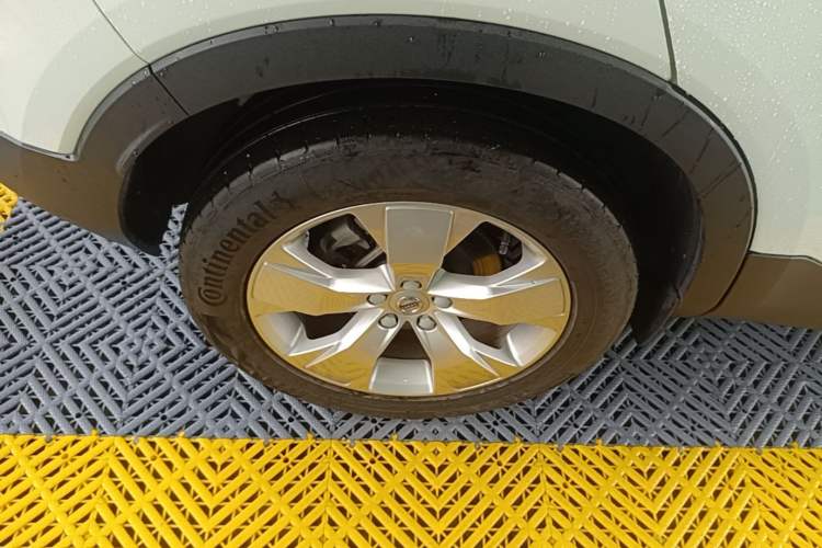 Used Volvo XC40 2022 T4 Four-Wheel Drive Smart & Stylish Edition Right Rear Wheel Hub