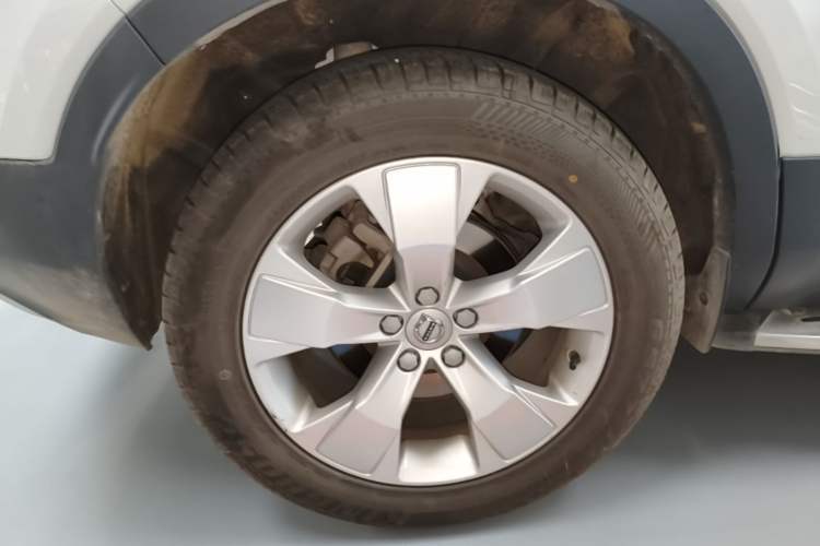 Used Volvo XC40 2022 T4 Four-Wheel Drive Smart & Stylish Edition Right Rear Wheel Hub