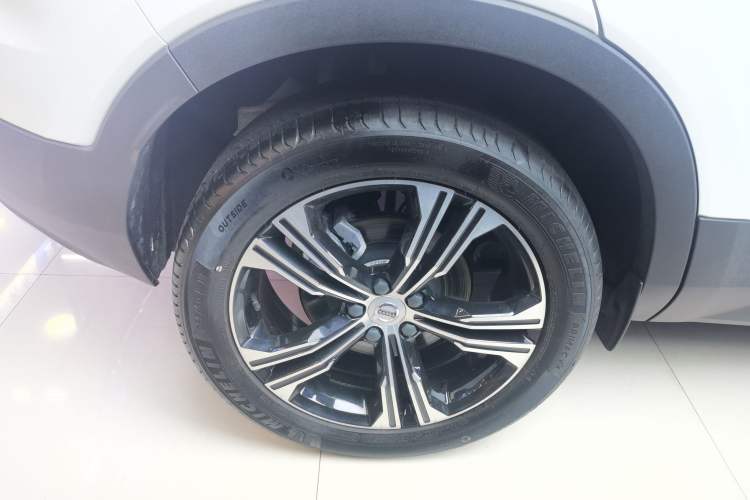 Used Volvo XC40 2022 T4 Four-Wheel Drive Smart & Luxurious Edition Right Rear Wheel Hub