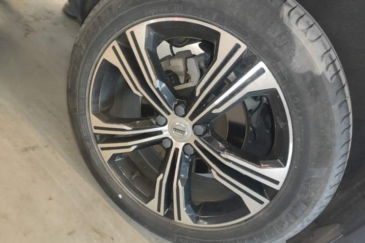 Used Volvo XC40 2022 T4 Four-Wheel Drive Smart & Luxurious Edition Right Rear Wheel Hub