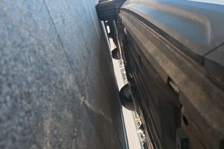 Used Volvo XC40 2022 T4 Four-Wheel Drive Smart & Stylish Edition Right Side Sill