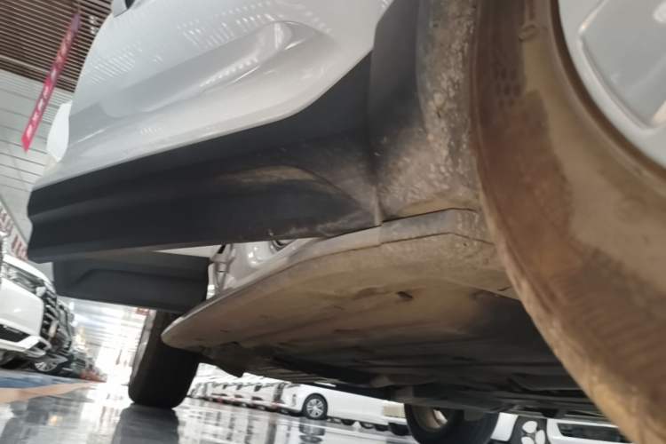 Used Volvo XC40 2022 T4 Four-Wheel Drive Smart & Stylish Edition Right Side Sill