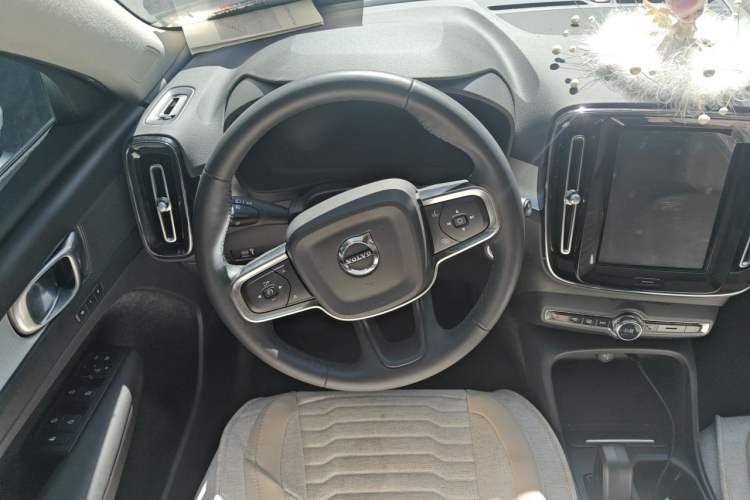 Used Volvo XC40 2022 T4 Four-Wheel Drive Smart & Stylish Edition Steering Wheel