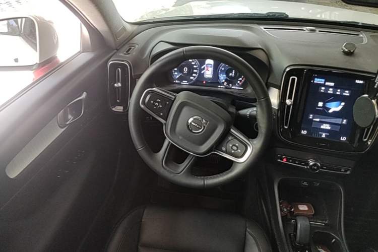 Used Volvo XC40 2022 T4 Four-Wheel Drive Smart & Stylish Edition Steering Wheel