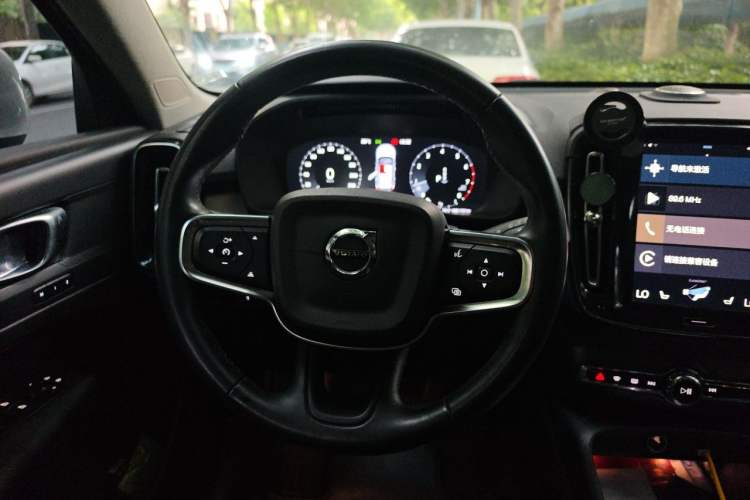 Used Volvo XC40 2022 T4 Four-Wheel Drive Smart & Luxurious Edition Steering Wheel