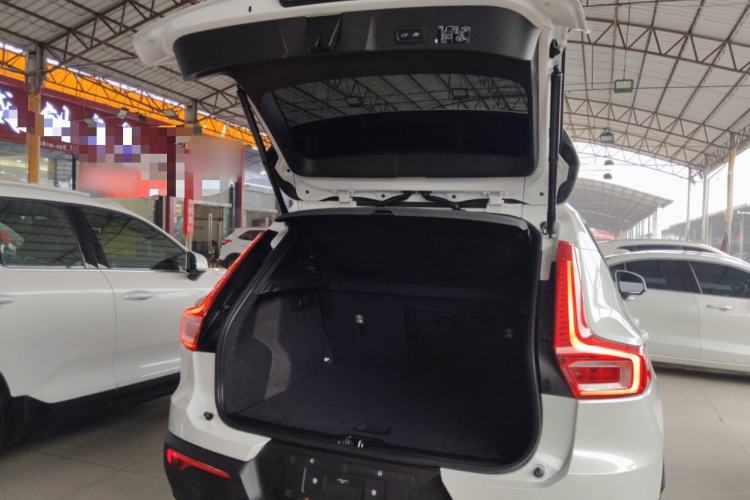Used Volvo XC40 2022 T4 Four-Wheel Drive Smart & Luxurious Edition Trunk