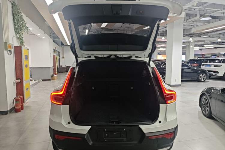 Used Volvo XC40 2022 T4 Four-Wheel Drive Smart & Stylish Edition Trunk