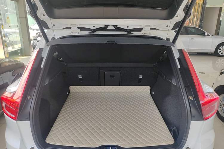 Used Volvo XC40 2022 T4 Four-Wheel Drive Smart & Luxurious Edition Trunk