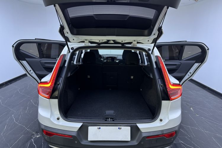 Used Volvo XC40 2022 T4 Four-Wheel Drive Smart & Stylish Edition Trunk
