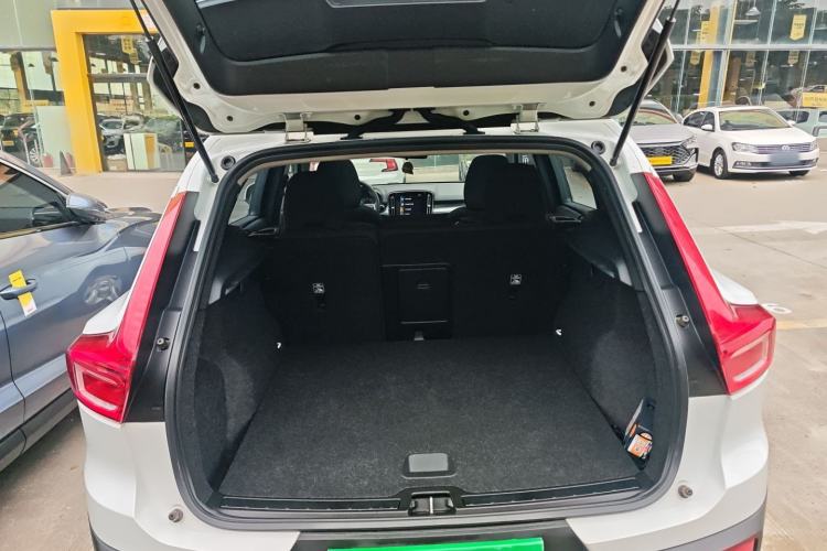Used Volvo XC40 2022 T4 Four-Wheel Drive Smart & Stylish Edition Trunk