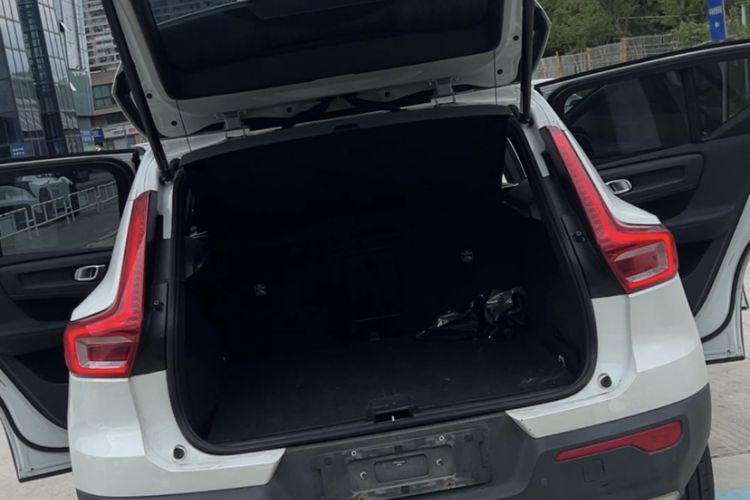 Used Volvo XC40 2022 T4 Four-Wheel Drive Smart & Stylish Edition Trunk