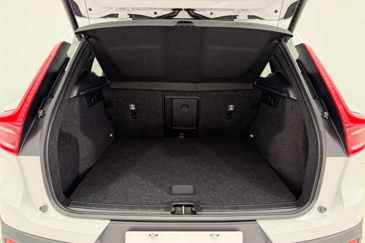 Used Volvo XC40 2022 T4 Four-Wheel Drive Smart & Stylish Edition Trunk