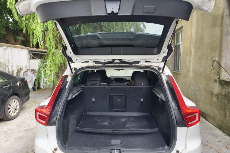 Used Volvo XC40 2022 T4 Four-Wheel Drive Smart & Stylish Edition Trunk