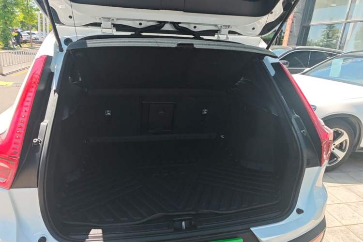 Used Volvo XC40 2022 T4 Four-Wheel Drive Smart & Stylish Edition Trunk