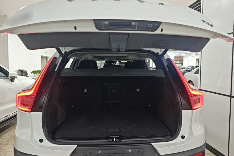 Used Volvo XC40 2022 T4 Four-Wheel Drive Smart & Stylish Edition Trunk