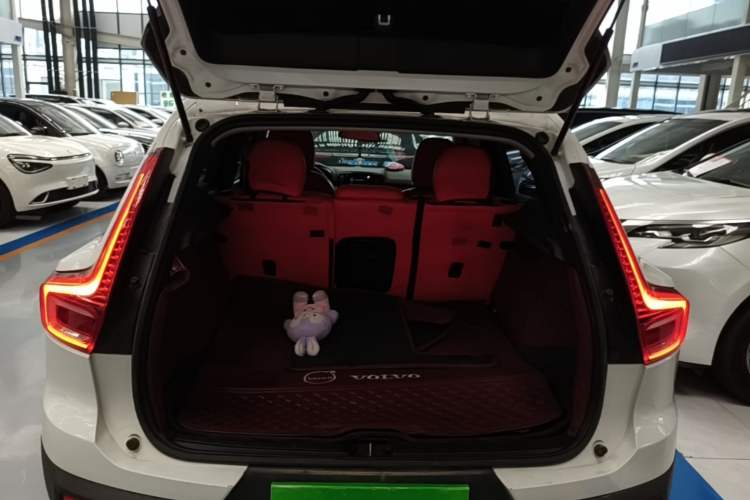 Used Volvo XC40 2022 T4 Four-Wheel Drive Smart & Stylish Edition Trunk