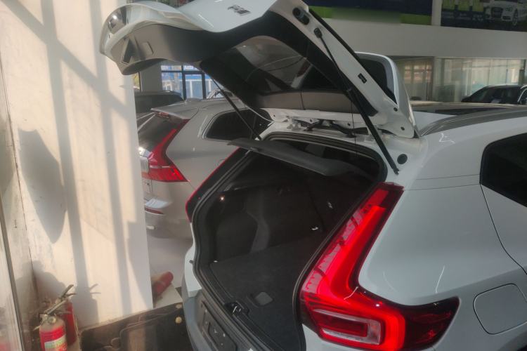 Used Volvo XC40 2022 T4 Four-Wheel Drive Smart & Stylish Edition Trunk