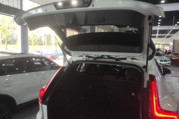 Used Volvo XC40 2022 T4 Four-Wheel Drive Smart & Stylish Edition Trunk