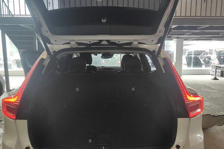 Used Volvo XC40 2022 T4 Four-Wheel Drive Smart & Luxurious Edition Trunk