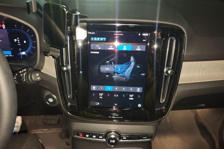 Used Volvo XC40 2023 B3 Zhiyuan Luxury Edition Audio And AC Panel