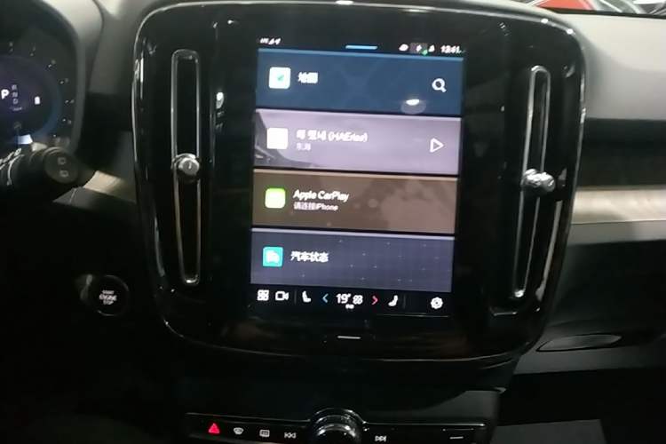 Used Volvo XC40 2023 B4 4x4 Smart Luxury Edition Audio And AC Panel