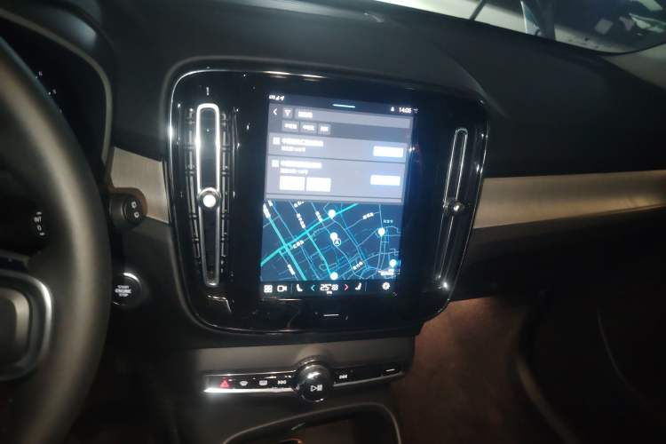Used Volvo XC40 2023 B4 4x4 Smart Luxury Edition Audio And AC Panel
