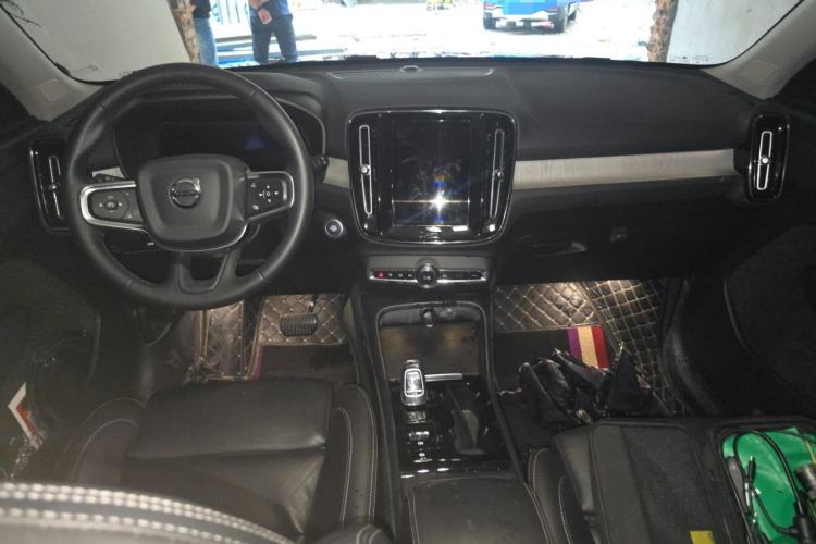 Used Volvo XC40 2023 B4 4x4 Smart & Advanced Sport Edition Center Console