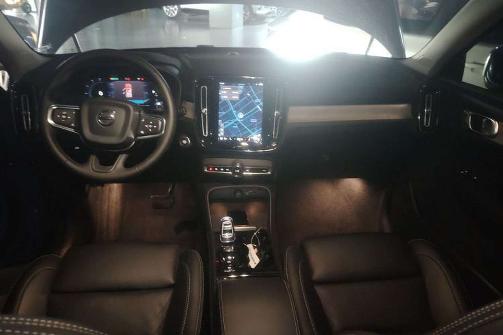 Used Volvo XC40 2023 B4 4x4 Smart Luxury Edition Center Console