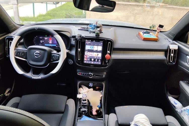 Used Volvo XC40 2023 B3 Zhiyuan Luxury Edition Center Console